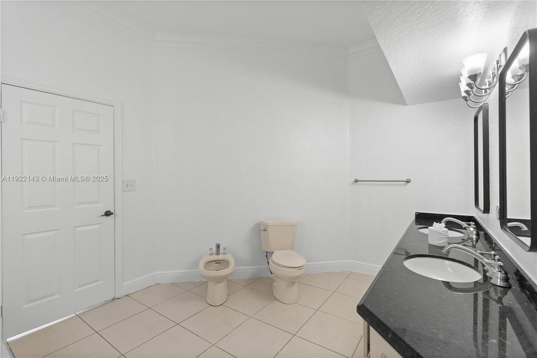 For Sale: $699,900 (4 beds, 2 baths, 2167 Square Feet)