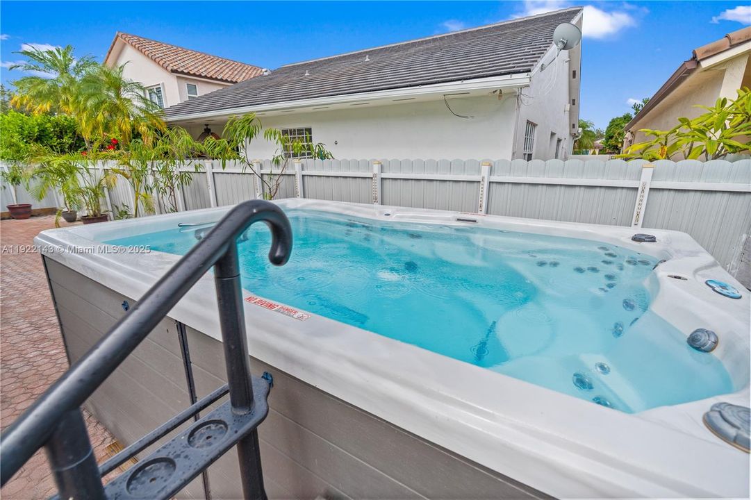 For Sale: $699,900 (4 beds, 2 baths, 2167 Square Feet)