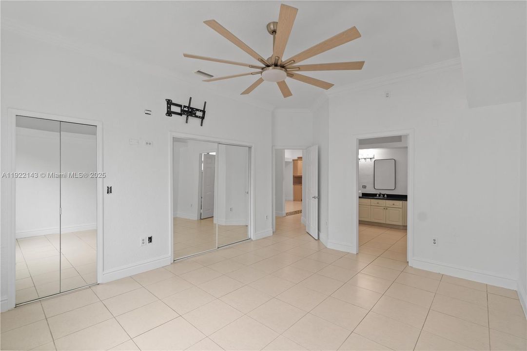 For Sale: $699,900 (4 beds, 2 baths, 2167 Square Feet)