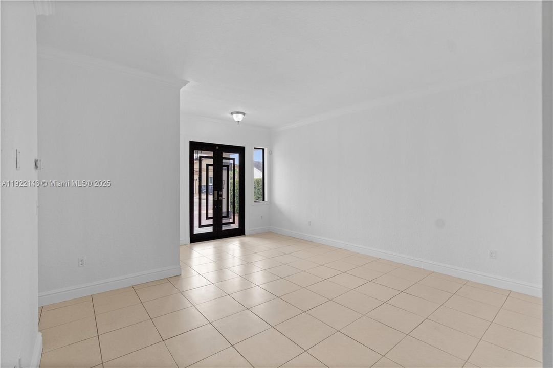 For Sale: $699,900 (4 beds, 2 baths, 2167 Square Feet)