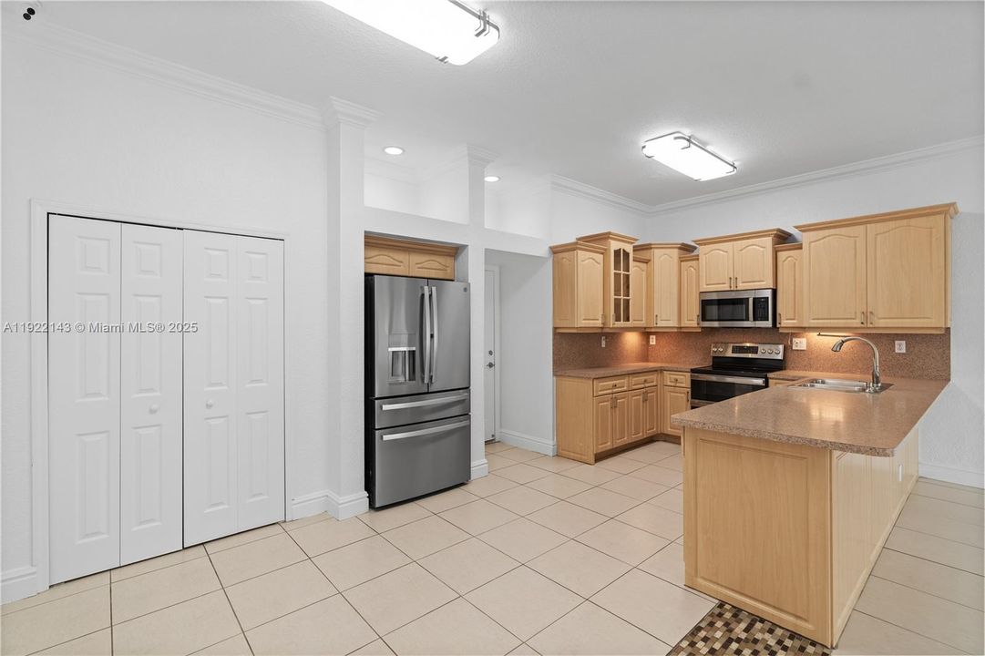 For Sale: $699,900 (4 beds, 2 baths, 2167 Square Feet)