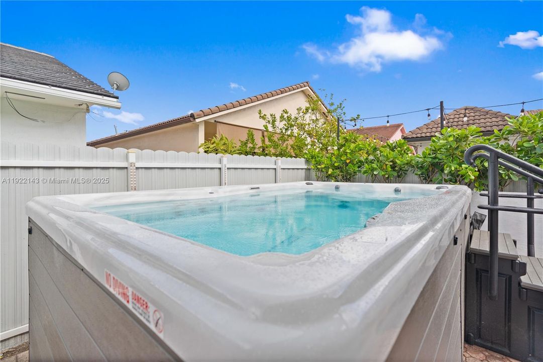 For Sale: $699,900 (4 beds, 2 baths, 2167 Square Feet)