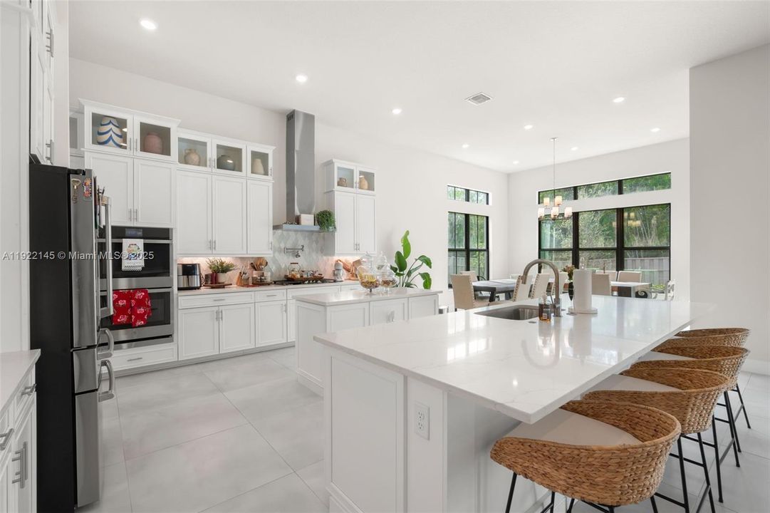 На продажу: $1,600,000 (3 спален, 3 ванн, 3550 Квадратных фут)