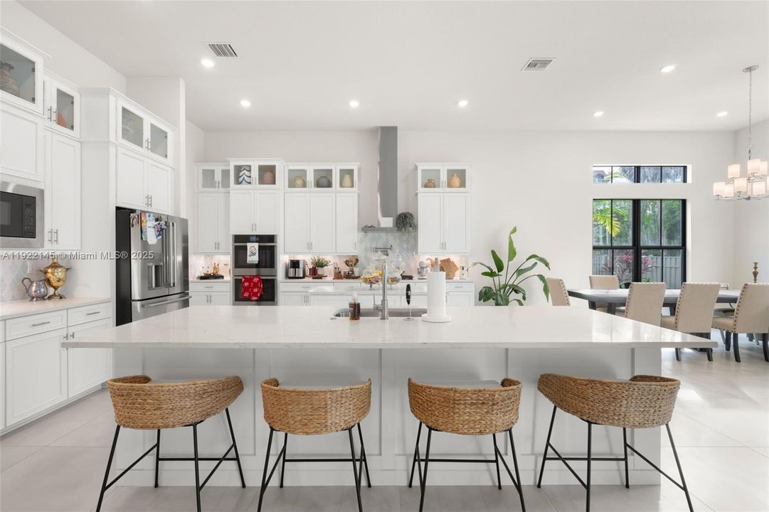 На продажу: $1,600,000 (3 спален, 3 ванн, 3550 Квадратных фут)