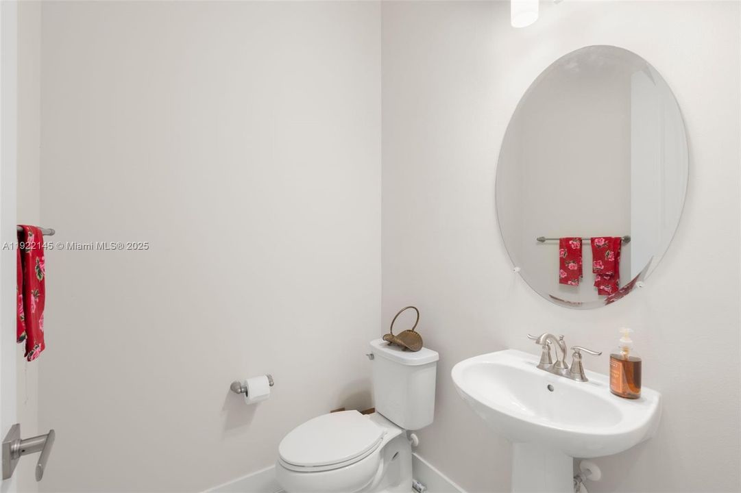 На продажу: $1,600,000 (3 спален, 3 ванн, 3550 Квадратных фут)