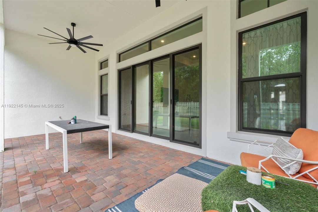 На продажу: $1,600,000 (3 спален, 3 ванн, 3550 Квадратных фут)