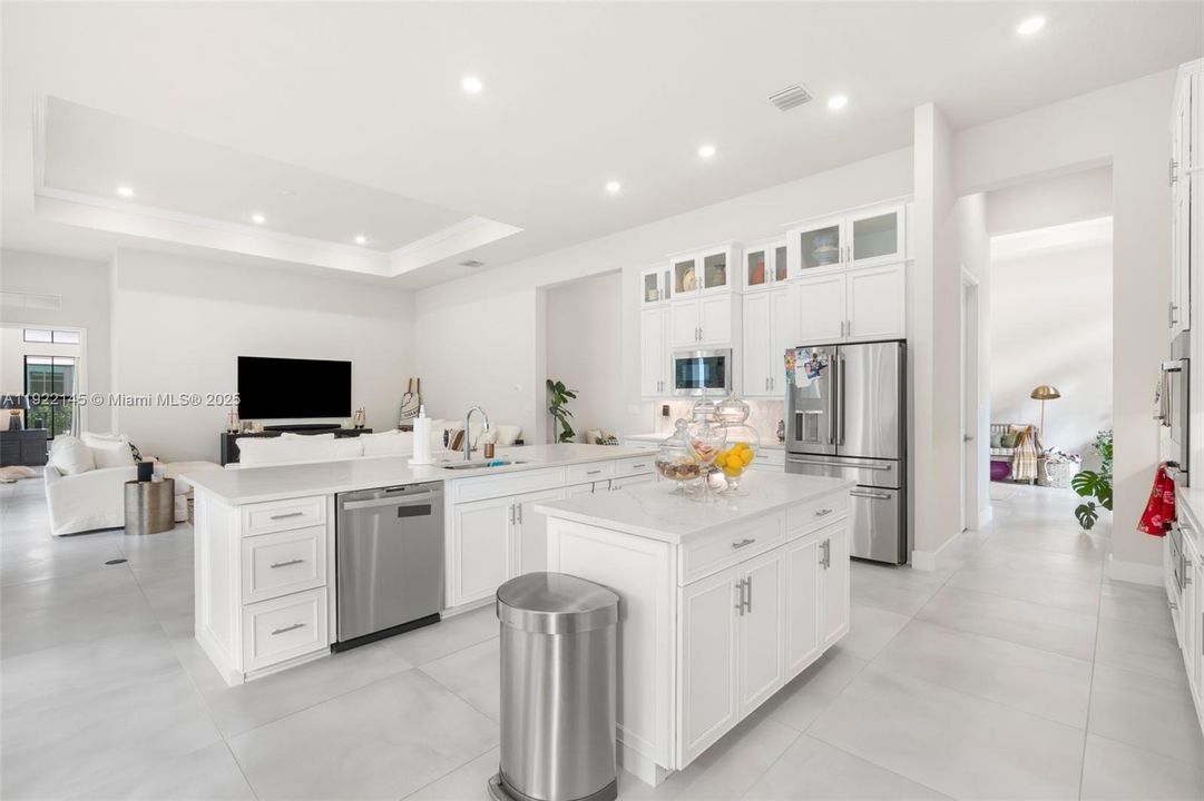 На продажу: $1,600,000 (3 спален, 3 ванн, 3550 Квадратных фут)