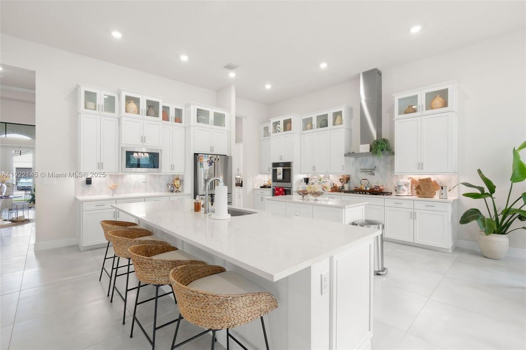 На продажу: $1,600,000 (3 спален, 3 ванн, 3550 Квадратных фут)