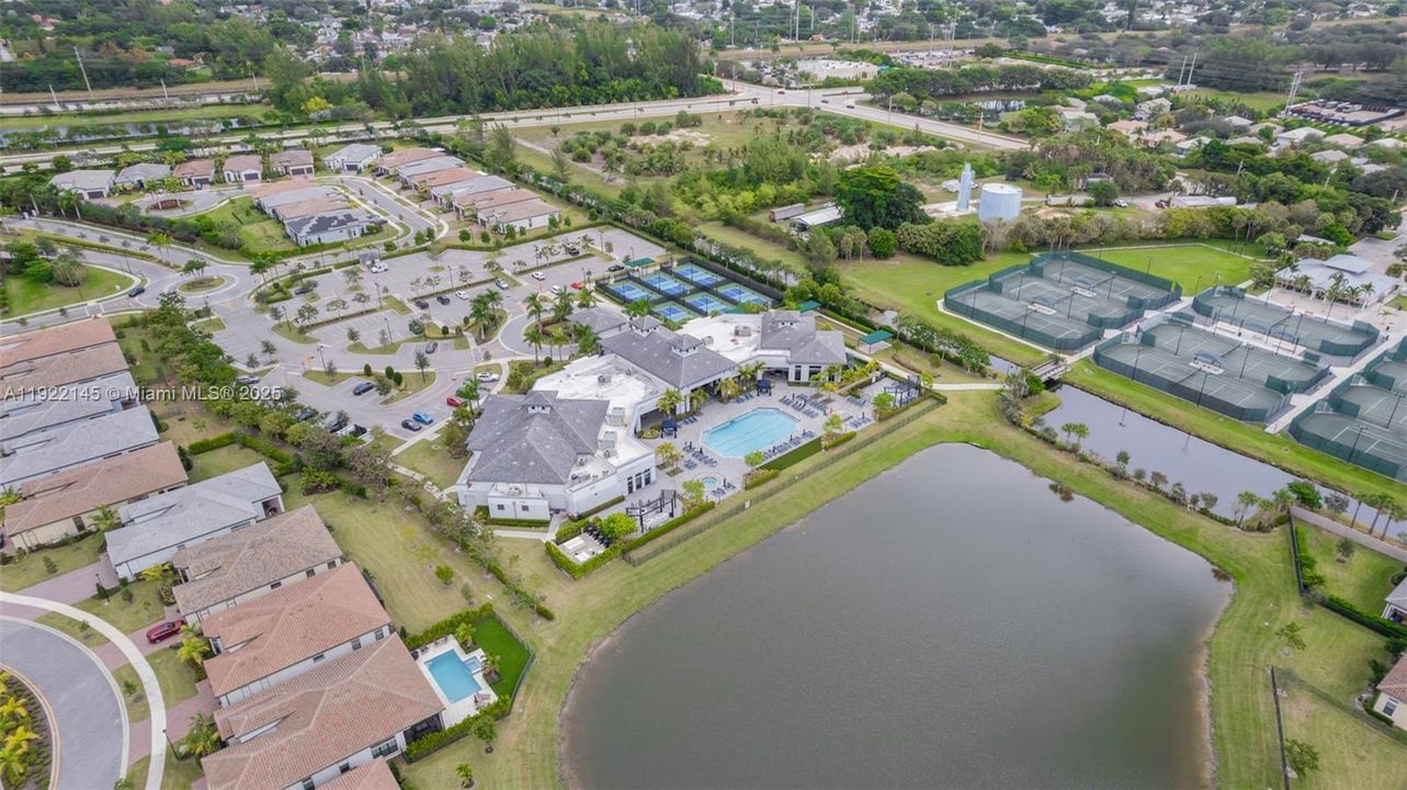 На продажу: $1,600,000 (3 спален, 3 ванн, 3550 Квадратных фут)