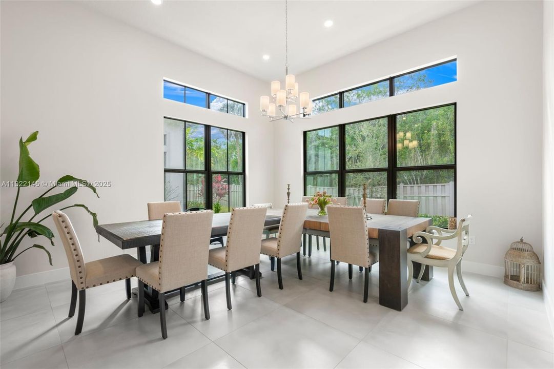 На продажу: $1,600,000 (3 спален, 3 ванн, 3550 Квадратных фут)