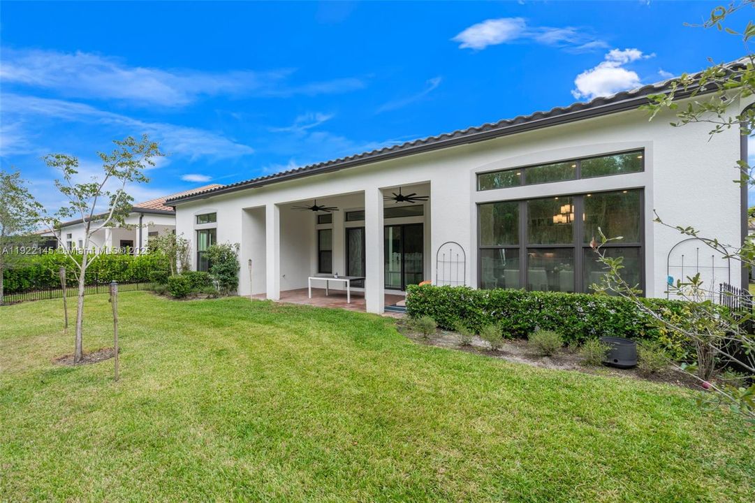 На продажу: $1,600,000 (3 спален, 3 ванн, 3550 Квадратных фут)