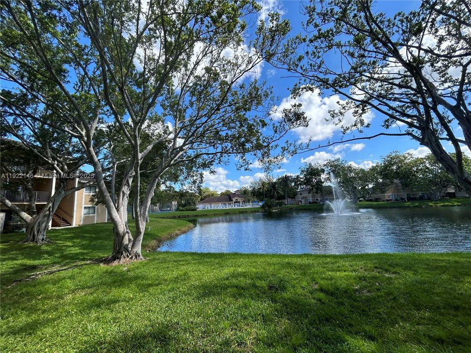 For Rent: $2,050 (2 beds, 1 baths, 881 Square Feet)