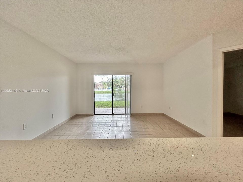 For Rent: $2,050 (2 beds, 1 baths, 881 Square Feet)