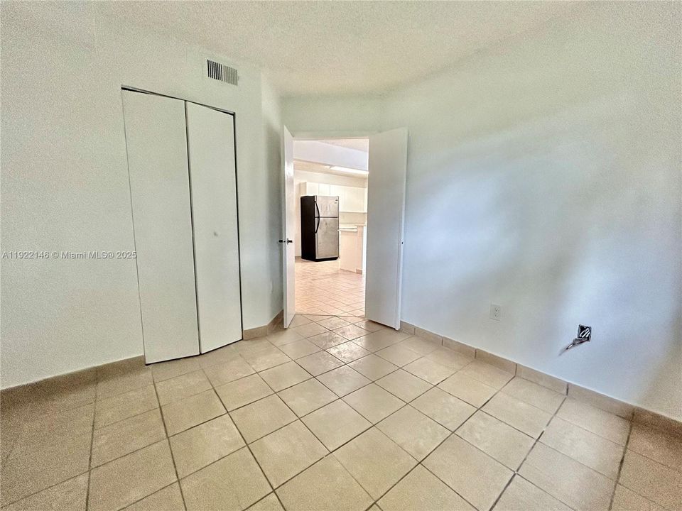 For Rent: $2,050 (2 beds, 1 baths, 881 Square Feet)