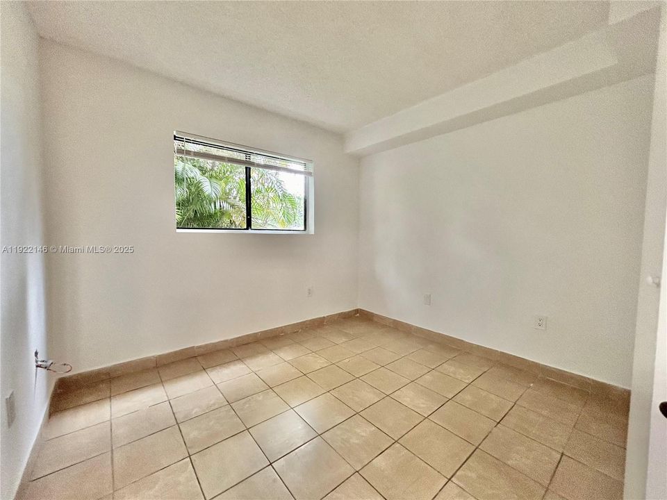For Rent: $2,050 (2 beds, 1 baths, 881 Square Feet)