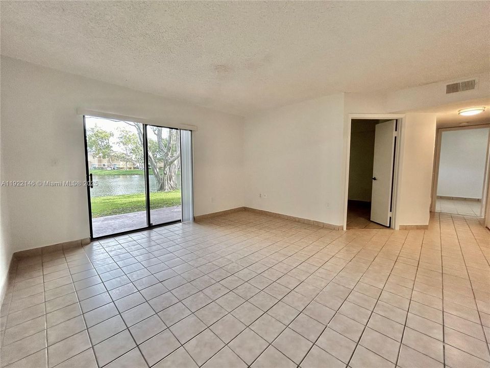 For Rent: $2,050 (2 beds, 1 baths, 881 Square Feet)