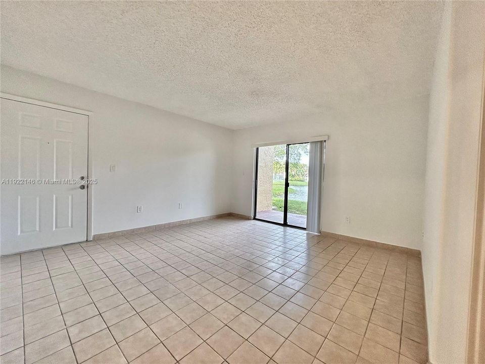 For Rent: $2,050 (2 beds, 1 baths, 881 Square Feet)