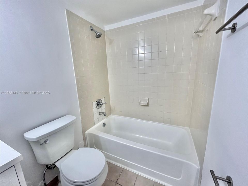 For Rent: $2,050 (2 beds, 1 baths, 881 Square Feet)