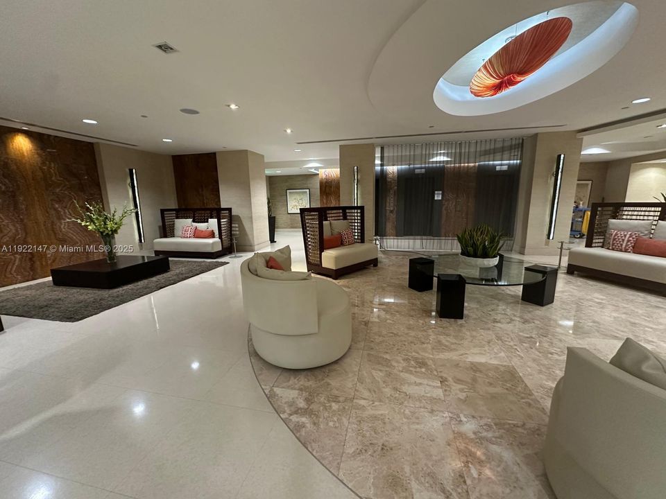 出租: $5,500 (2 贝兹, 2 浴室, 1005 平方英尺)