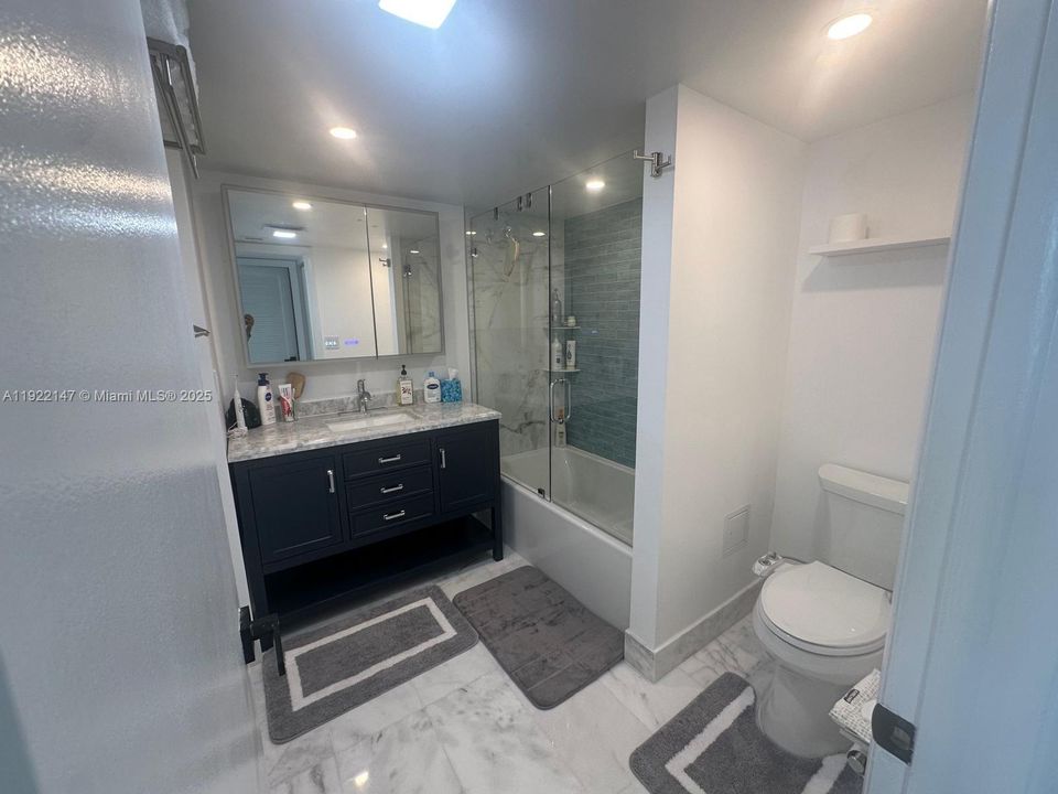 出租: $5,500 (2 贝兹, 2 浴室, 1005 平方英尺)