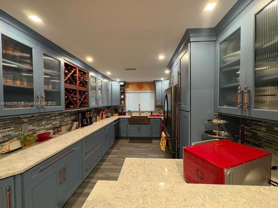 For Sale: $750,000 (4 beds, 2 baths, 1739 Square Feet)