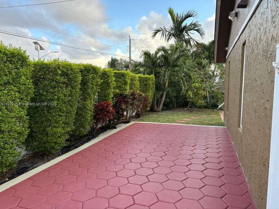 For Sale: $750,000 (4 beds, 2 baths, 1739 Square Feet)