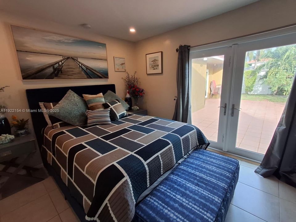 For Sale: $750,000 (4 beds, 2 baths, 1739 Square Feet)