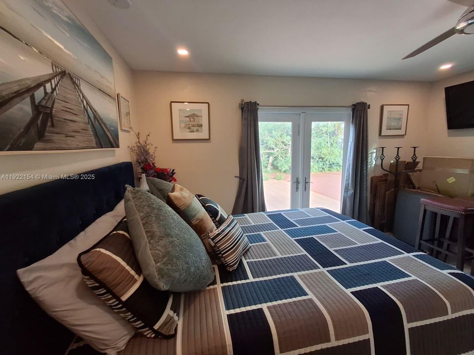 For Sale: $750,000 (4 beds, 2 baths, 1739 Square Feet)