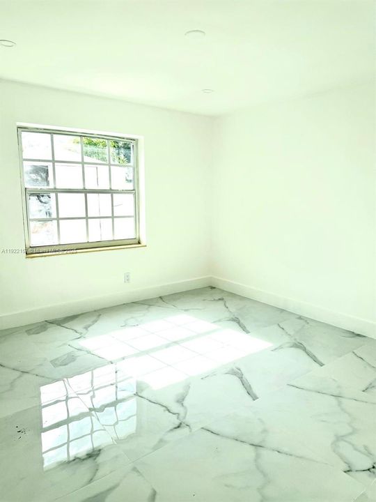 На продажу: $699,999 (5 спален, 2 ванн, 1515 Квадратных фут)