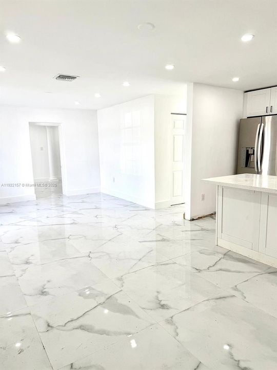 На продажу: $699,999 (5 спален, 2 ванн, 1515 Квадратных фут)