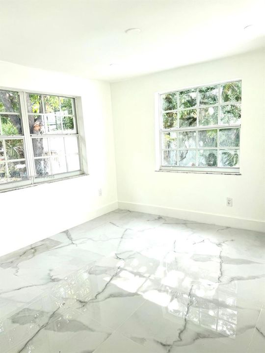 На продажу: $699,999 (5 спален, 2 ванн, 1515 Квадратных фут)