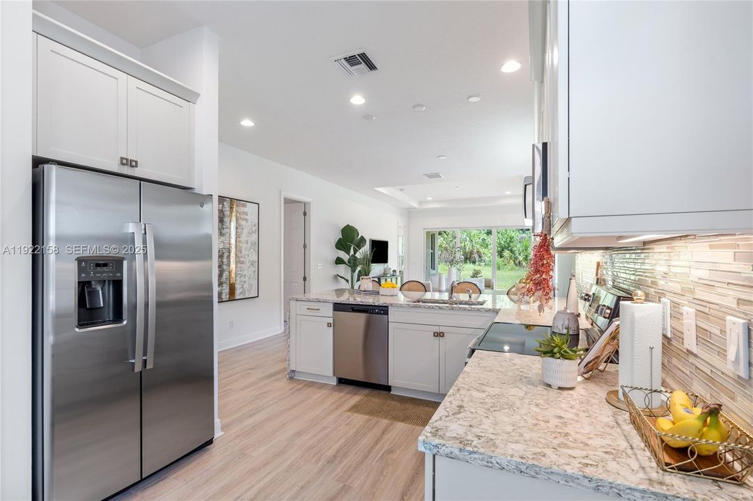 На продажу: $379,000 (3 спален, 2 ванн, 1646 Квадратных фут)