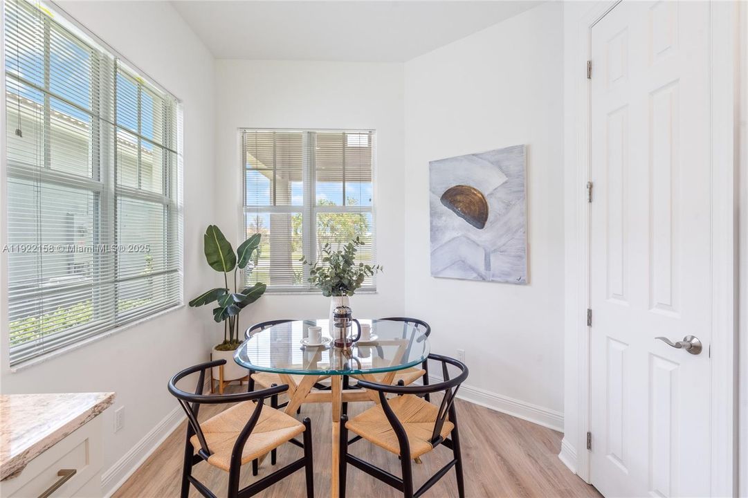 На продажу: $379,000 (3 спален, 2 ванн, 1646 Квадратных фут)