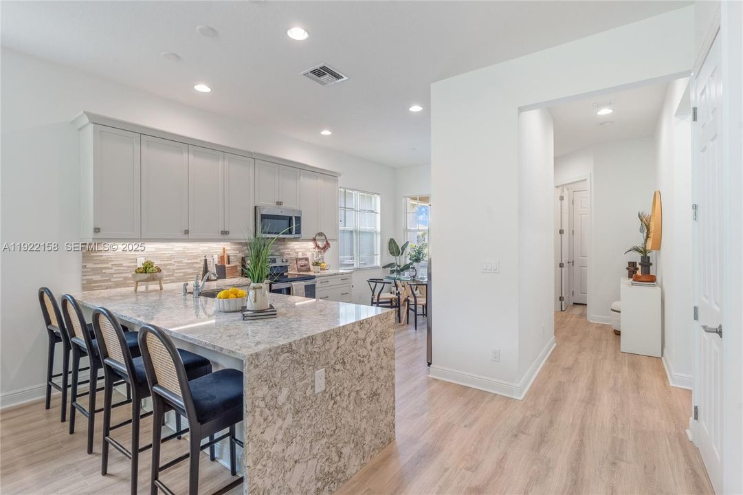 На продажу: $379,000 (3 спален, 2 ванн, 1646 Квадратных фут)