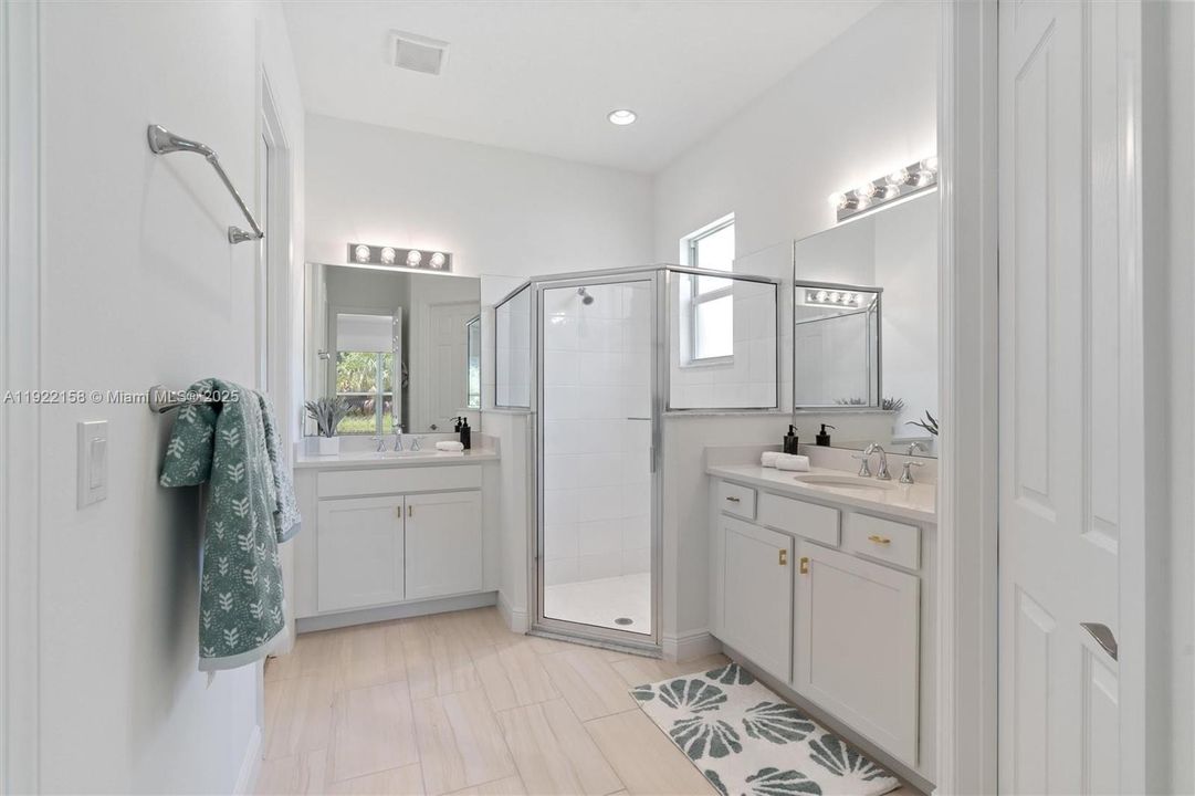 На продажу: $379,000 (3 спален, 2 ванн, 1646 Квадратных фут)