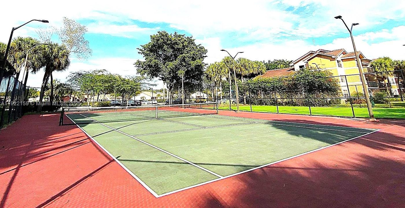 出租: $1,995 (2 贝兹, 2 浴室, 984 平方英尺)