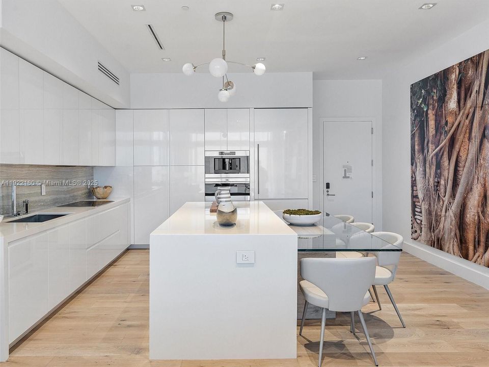 На продажу: $4,500,000 (2 спален, 2 ванн, 1569 Квадратных фут)