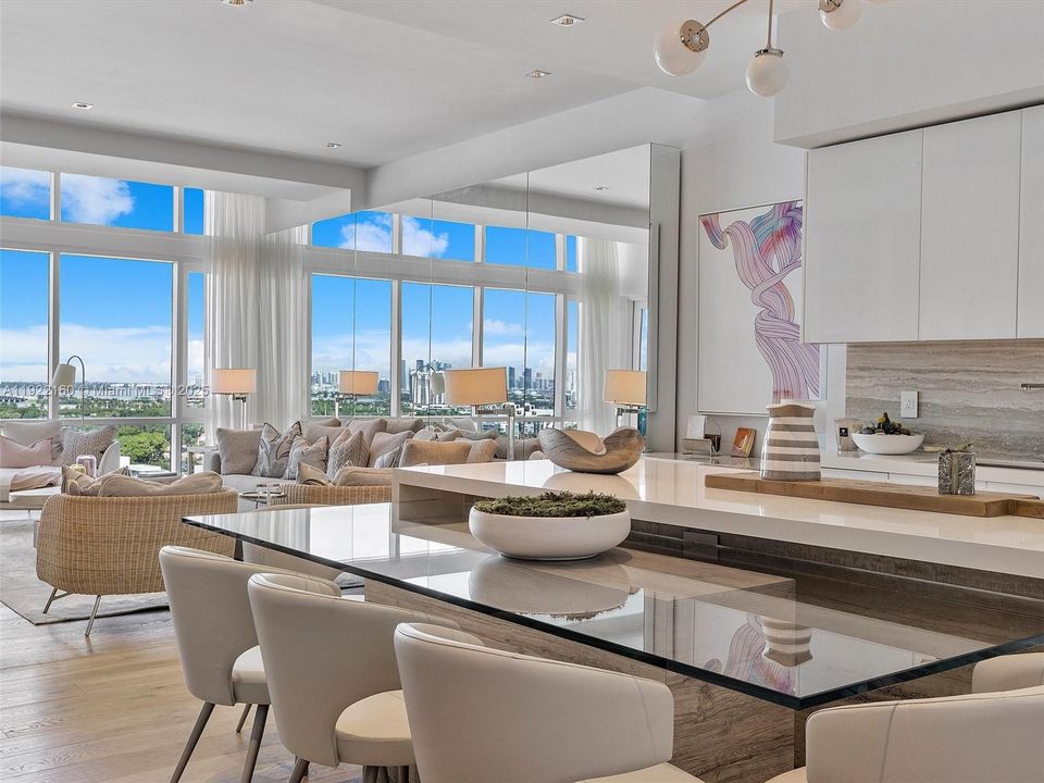 На продажу: $4,500,000 (2 спален, 2 ванн, 1569 Квадратных фут)