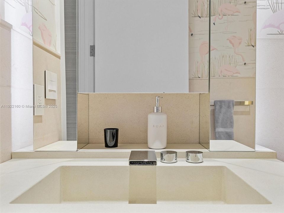 На продажу: $4,500,000 (2 спален, 2 ванн, 1569 Квадратных фут)