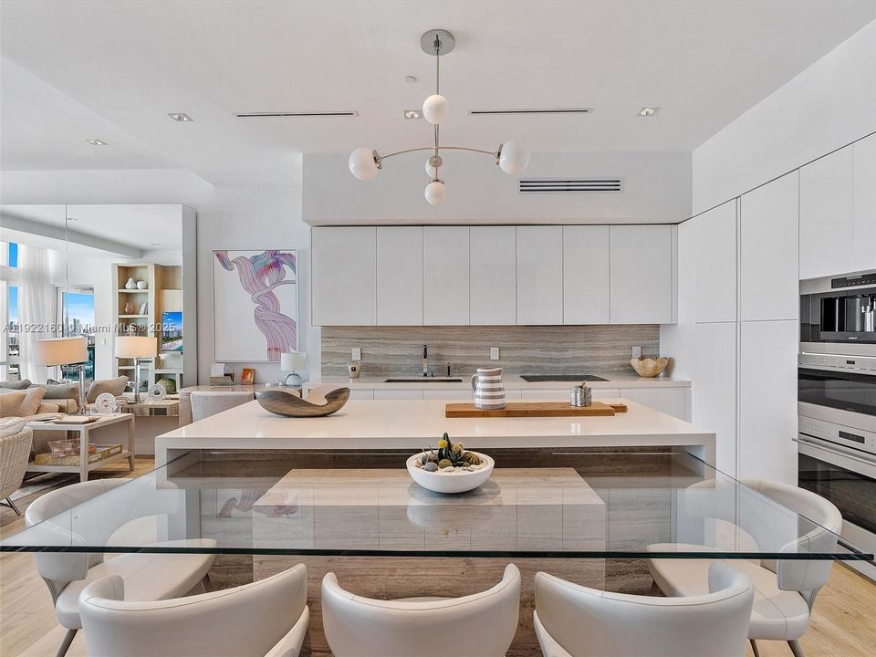 На продажу: $4,500,000 (2 спален, 2 ванн, 1569 Квадратных фут)