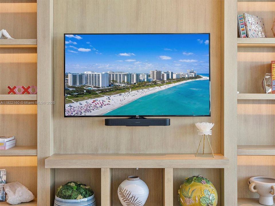 На продажу: $4,500,000 (2 спален, 2 ванн, 1569 Квадратных фут)