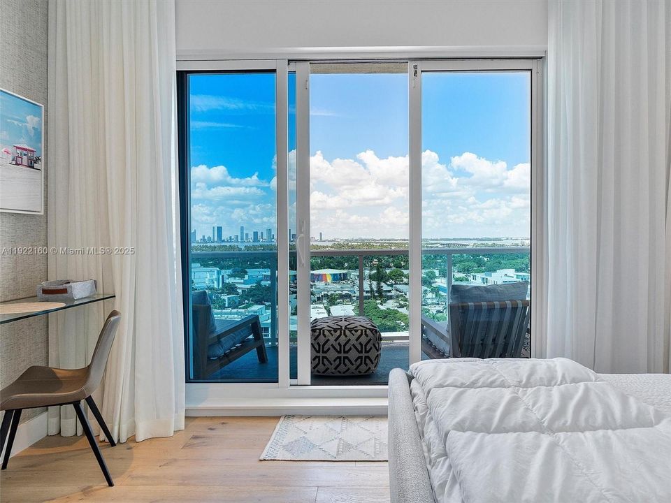 На продажу: $4,500,000 (2 спален, 2 ванн, 1569 Квадратных фут)