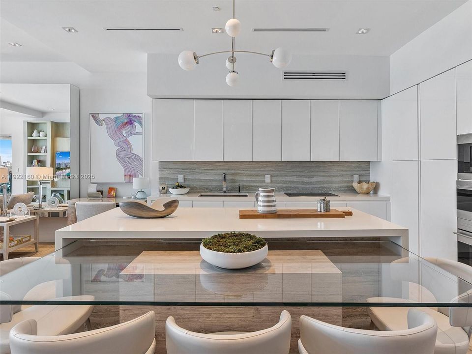 На продажу: $4,500,000 (2 спален, 2 ванн, 1569 Квадратных фут)