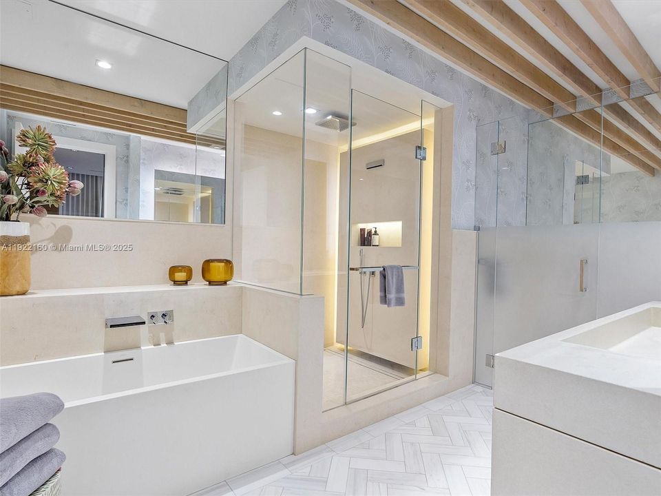 На продажу: $4,500,000 (2 спален, 2 ванн, 1569 Квадратных фут)