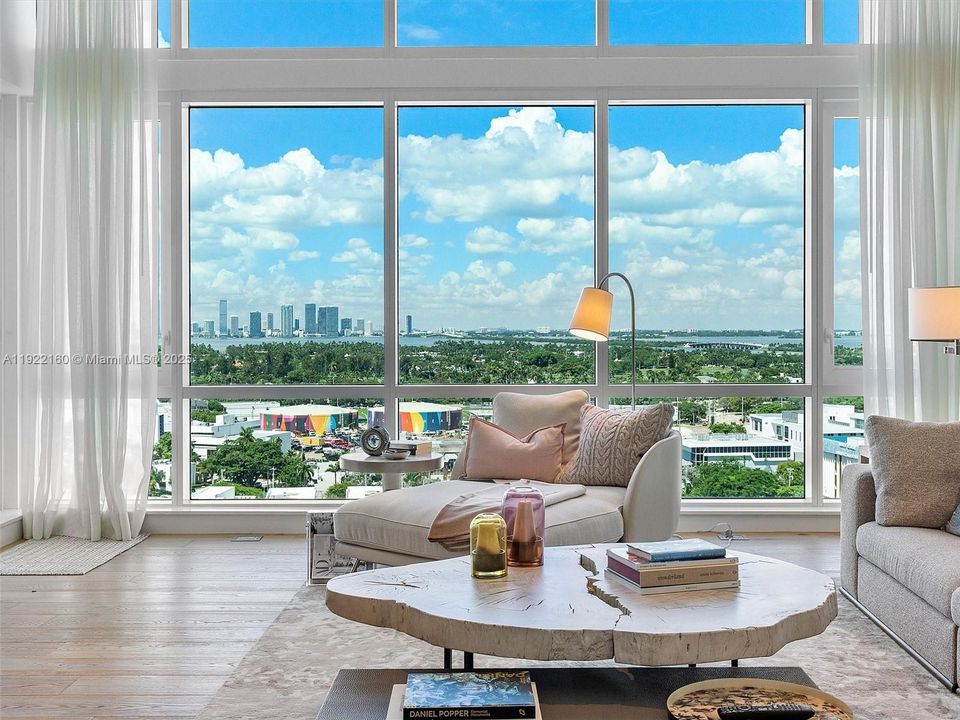 На продажу: $4,500,000 (2 спален, 2 ванн, 1569 Квадратных фут)