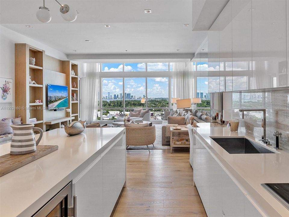 На продажу: $4,500,000 (2 спален, 2 ванн, 1569 Квадратных фут)