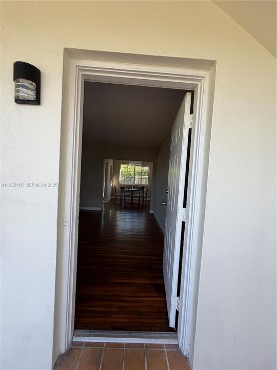 Active With Contract: $1,850 (1 beds, 1 baths, 5549 Square Feet)