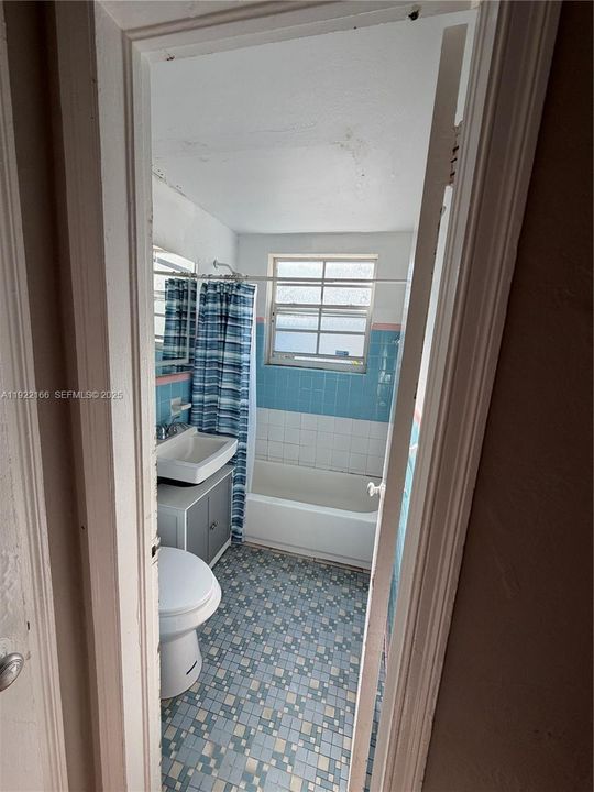 Active With Contract: $1,850 (1 beds, 1 baths, 5549 Square Feet)