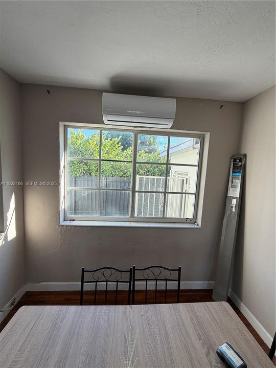 Active With Contract: $1,850 (1 beds, 1 baths, 5549 Square Feet)