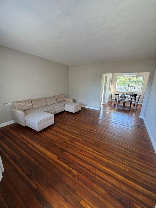 Active With Contract: $1,850 (1 beds, 1 baths, 5549 Square Feet)